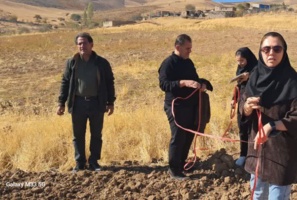 بازدید عضو هیأت علمی بخش خاک و آب مرکز تحقیقات  آذربایجان غربی از مزارع طرح