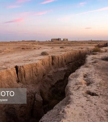 آثار فرونشست در برخی دشت‌های چهارمحال و بختیاری مشهود است