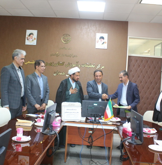 آئین تکریم و معارفه در مرکز تحقیقات کشاورزی همدان برگزار شد: