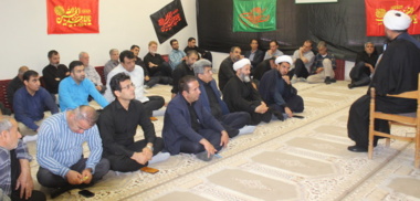 برگزاری مراسم روز سوم محرم همراه با قرائت زیارت عاشورا، سخنرانی، مرثیه سرایی