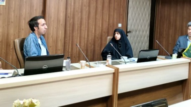 جلسه تولید برنامه تلویزیونی رویش در یک استودیوی مزرعه‌ای برگزار شد