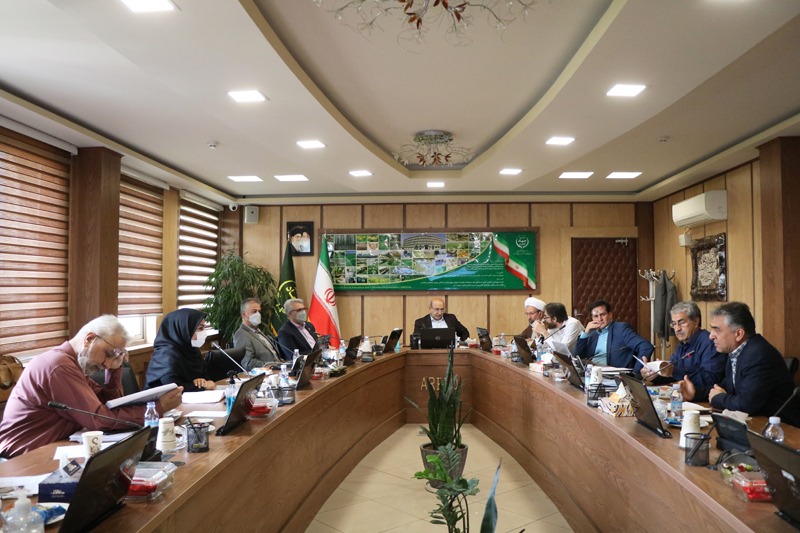Dr. Bahmani, Head of Iranian Fisheries Science Research Institute in a meeting to present the performance report of 1400