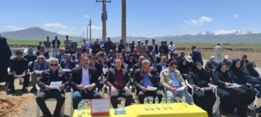 برگزاری روز مزرعه با محوریت معرفی کشت ۴ ردیفه گندم روی پشته در شهرستان ازنا