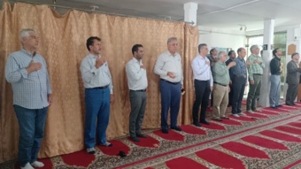 گزارش تصویری》》》 قرائت زیارت عاشورا با نوای مداحی در نمازخانه ستاد مرکز