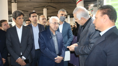 بازدید استاندار از غرفه مرکز تحقیقات و آموزش کشاورزی و منابع طبیعی خراسان شمالی