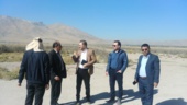بازدید پژوهشگران مرکز ملی تحقیقات شوری و مرکز تحقیقات و آموزش کشاورزی و منابع طبیعی استان آذربایجان غربی از پوشش های حفاظتی حاشیه دریاچه ارومیه