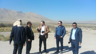 بازدید پژوهشگران مرکز ملی تحقیقات شوری و مرکز تحقیقات و آموزش کشاورزی و منابع طبیعی استان آذربایجان غربی از پوشش های حفاظتی حاشیه دریاچه ارومیه