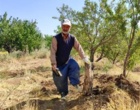 بازدید کارشناسی محققان پژوهشکده گل و گیاهان زینتی از باغات روستای خان‌آباد و نمونه‌برداری از کنه‌های شکارگر در قالب پروژه پژوهشی