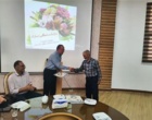 برگزاری جلسه عمومی تقدیر از همکاران بازنشسته پژوهشکده با حضور دکتر شفیعی و اهدای لوح یادبود