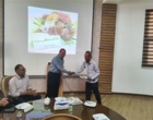برگزاری جلسه عمومی تقدیر از همکاران بازنشسته پژوهشکده با حضور دکتر شفیعی و اهدای لوح یادبود