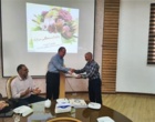 برگزاری جلسه عمومی تقدیر از همکاران بازنشسته پژوهشکده با حضور دکتر شفیعی و اهدای لوح یادبود