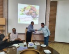 برگزاری جلسه عمومی تقدیر از همکاران بازنشسته پژوهشکده با حضور دکتر شفیعی و اهدای لوح یادبود