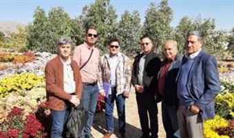 بازدید تیم پژوهشگاه علوم و فنون هسته‌ای از نمایشگاه گل‌های داودی پژوهشکده گل و گیاهان زینتی و مذاکره برای همکاری‌های دوجانبه
