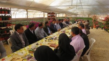 برگزاری جلسه صبحانه‌کاری با حضور مسئولان وزارت جهاد کشاورزی و فعالان صنعت گل و گیاه در گلخانه‌ای نمونه