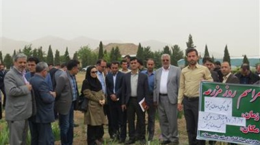 برگزاری روز مزرعه با حضور مدیران ترویج استان مرکزی در پژوهشکده ملی گل و گیاهان زینتی