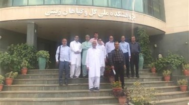 بازدید معاون تولیدات گیاهی سازمان جهاد کشاورزی استان سیستان و بلوچستان و هیأت همراه از پژوهشکده گل و گیاهان زینتی