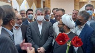 بازدید وزیر محترم جهاد کشاورزی از نمایشگاه توانمندی‌های واحدهای تحقیقاتی استان مرکزی در پژوهشکده گل و گیاهان زینتی