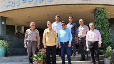 بازدید رئیس پژوهشکده سبزی و صیفی از پژوهشکده گل و گیاهان زینتی و بررسی اجرای پروژه مشترک زنجبیل گلخانه‌ای