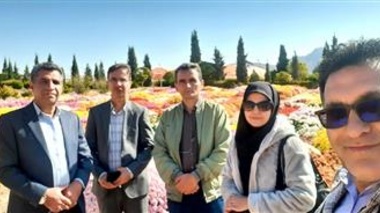 حضور تیم فنی سازمان پارک‌های شهرستان ملایر در نمایشگاه گل‌های داودی پژوهشکده و انتخاب ۱۸۰ ژنوتیپ برای احداث نمایشگاه در ملایر