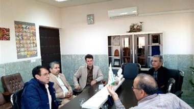 حضور کارشناسان انسکتاریوم بخش خصوصی استان لرستان در پژوهشکده گل و گیاهان زینتی و مذاکره برای واگذاری پروتکل تکثیر کنه شکارگر فیتوزئیده