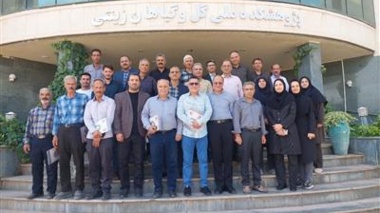 برگزاری جلسه عمومی تقدیر از همکاران بازنشسته پژوهشکده با حضور دکتر شفیعی و اهدای لوح یادبود