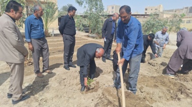 غرس  درخت به مناسبت روز درختکاری در مرکز  تحقیقات و آموزش کشاورزی  و منابع طبیعی سیستان