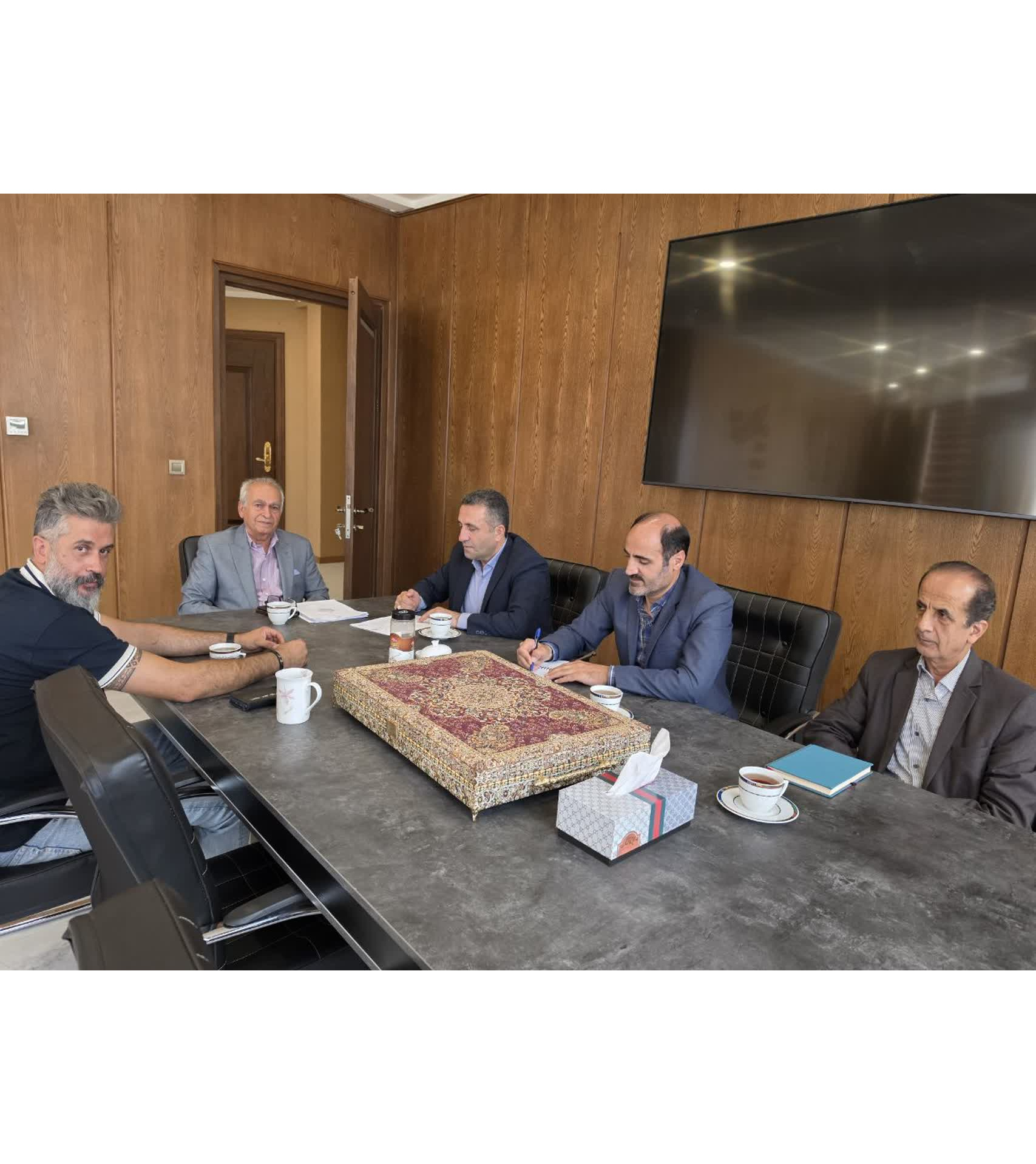 تأکید انستیتو تحقیقات بین‌المللی ماهیان خاویاری بر توسعه همکاری با بخش خصوصی