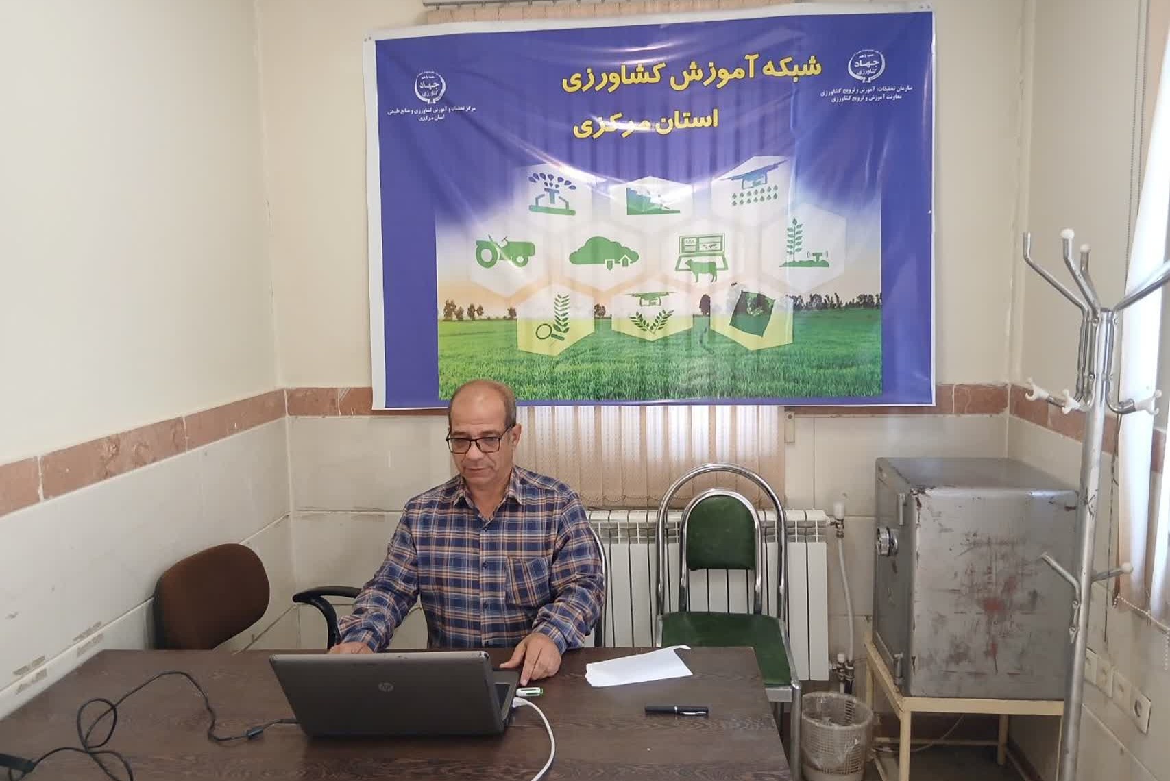 تشریح مزایا و روش‌های کاشت لوبیا روی بسترهای بلند (دائم و غیردائم) در سخنرانی وبیناری کشوری