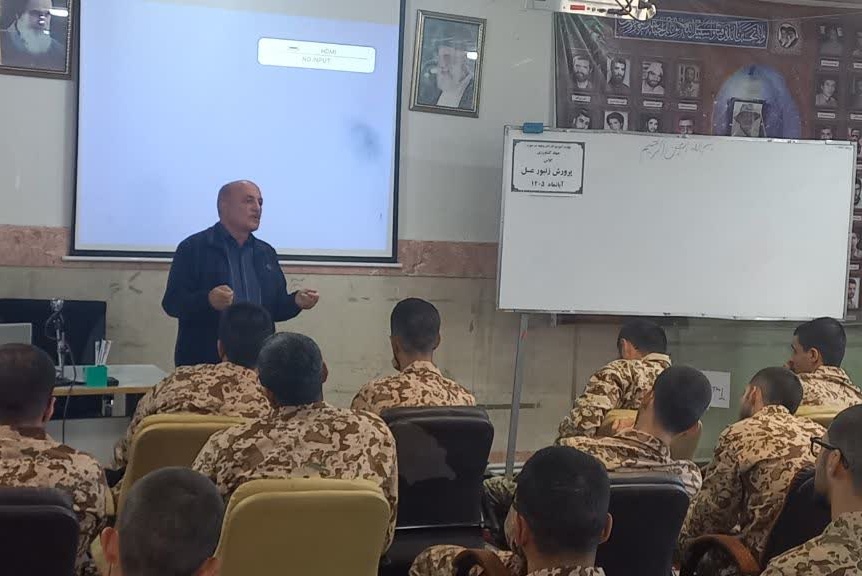 برگزاری دوره آموزش پرورش زنبور عسل برای کارکنان وظیفه سپاه روح‌الله استان مرکزی