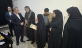 دیدار معاون وزیر و رئیس سازمان تات و هیئت همراه با خانواده شهید