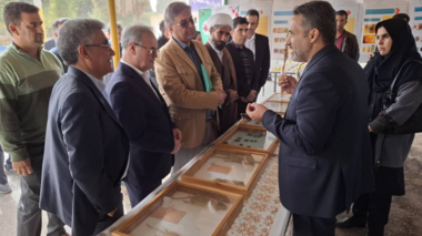 بازدید معاون وزیر و رئیس سازمان تحقیقات، آموزش و ترویج کشاورزی از نمایشگاه دستاوردها و یافته‌های تحقیقاتی مرکز تحقیقات و آموزش کشاورزی جنوب کرمان