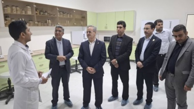 بازدید معاون وزیر و رئیس سازمان تات از آزمایشگاه کشت بافت و سلول مرکز تحقیقات و آموزش کشاورزی جنوب کرمان