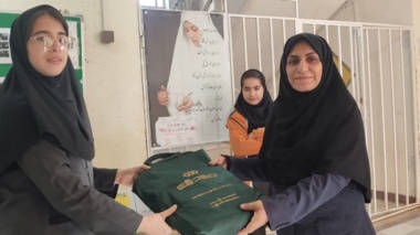 تقدیر از هنرجویان برتر هنرستان دخترانه زاگرس در رویداد «درهای باز» مرکز تات لرستان