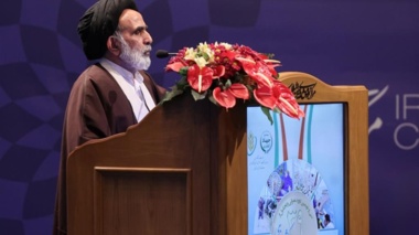 مبارزه با دشمن تنها با تلاش کشاورزان برای تامین امنیت غذایی انجام خواهد شد