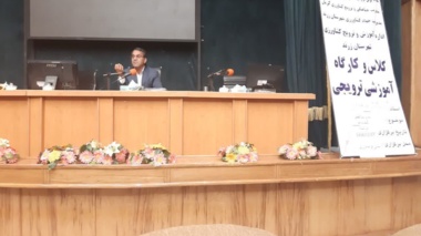 کارگاه آموزشی مدیریت تلفیقی آفات، بیماری‌ها و علف‌های هرز در گلخانه‌ها در شهرستان زرند برگزار شد