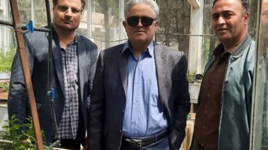 بازدید دکتر محسن سیلسپور، رئیس مرکز از گلخانه گیاهان دارویی هنرستان مرکز