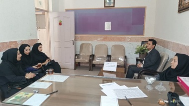 برگزاری نشست تخصصی معاون آموزش پردیس تحقیقات کشاورزی الیگودرز با مربیان هنرستان خدیجه کبری (س)؛ توسعه همکاری‌های آموزشی و تجهیز کلاس‌های تئوری و عملی