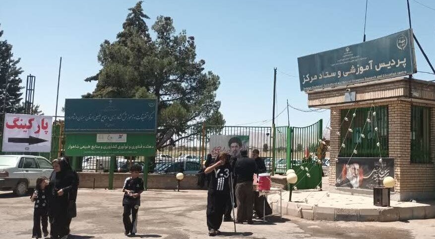 خدمترسانی به زائران جامانده اربعین در شاهرود با مشارکت همکاران مرکزسمنان(شاهرود)