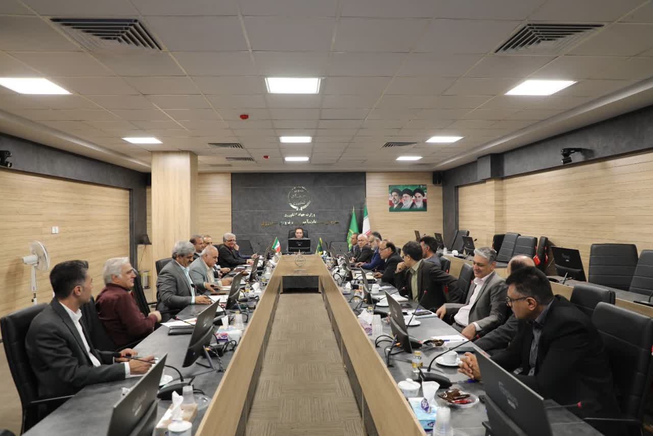 هشتاد و پنجمین جلسه کمیسیون هماهنگی تحقیقات سازمان تحقیقات، آموزش و ترویج کشاورزی (تات) با موضوع بررسی طرح کلان افزایش ضریب خودکفایی در علوفه و خوراک دام و طیور برگزار شد.