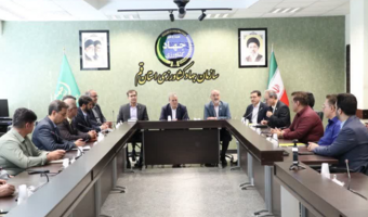 دیدار معاون وزیر و رئیس سازمان تات و هیات همراه با همکاران مرکز تحقیقات و آموزش کشاورزی و منابع طبیعی قم