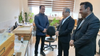 بازدید سرزده معاون وزیر و رئیس سازمان تات از یک بخش تحقیقاتی مؤسسه تحقیقات گیاه‌پزشکی