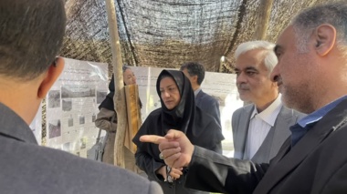 بازدید رئیس مؤسسه تحقیقات جنگلها و مراتع کشور از غرفه تخصصی مرکز تحقیقات و آموزش کشاورزی و منابع طبیعی استان سمنان