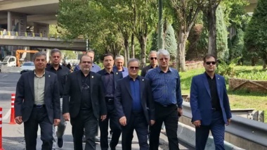 تجدید بیعت خانواده بزرگ سازمان تات با آرمان‌های رهبر شهید در آیین بدرقه پیکر مطهر