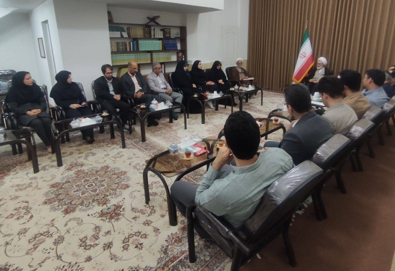 حضور عضو هیئت علمی مؤسسه تحقیقات برنج کشور در نشست نخبگان گیلان با نماینده ولیفقیه