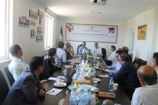 نشست صمیمی معاون علمی و فناوری موسسه آموزش و ترویج با مدیران و مسئولین بخش‌های تحقیقاتی مرکز